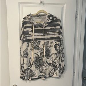 NWOT White Birch Gray and Cream Knit Top